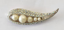 Load image into Gallery viewer, Rhinestone &amp; Faux Pearls Brooch
