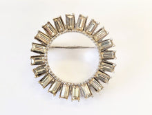 Load image into Gallery viewer, Vintage Rhinestone Circle Brooch
