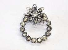 Load image into Gallery viewer, Vintage Rhinestone Wreath Brooch
