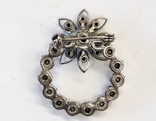 Load image into Gallery viewer, Vintage Rhinestone Wreath Brooch
