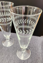 Load image into Gallery viewer, SET 6-pc Vintage Anchor Hocking Laurel Leaf Pilsner Glasses
