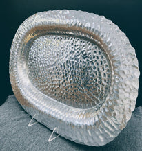 Load image into Gallery viewer, NEW Hammered Aluminum Oval Tray 13511
