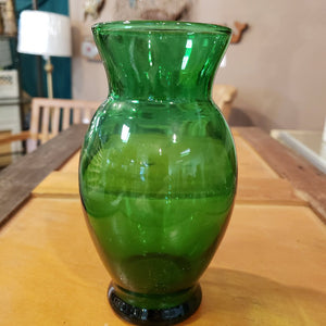 VINTAGE Emerald Green Glass Traditional Vase