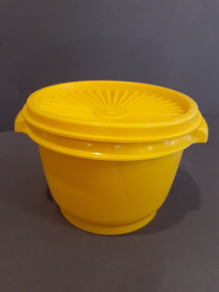 Tupperware Yellow Tall Beverage Container 261 Liquid Storage Lid Spout  Vintage