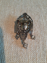 Load image into Gallery viewer, Vintage Antique Gold Tone Brooch
