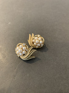 Vintage Trifari Gold Leaf Clip On Earrings