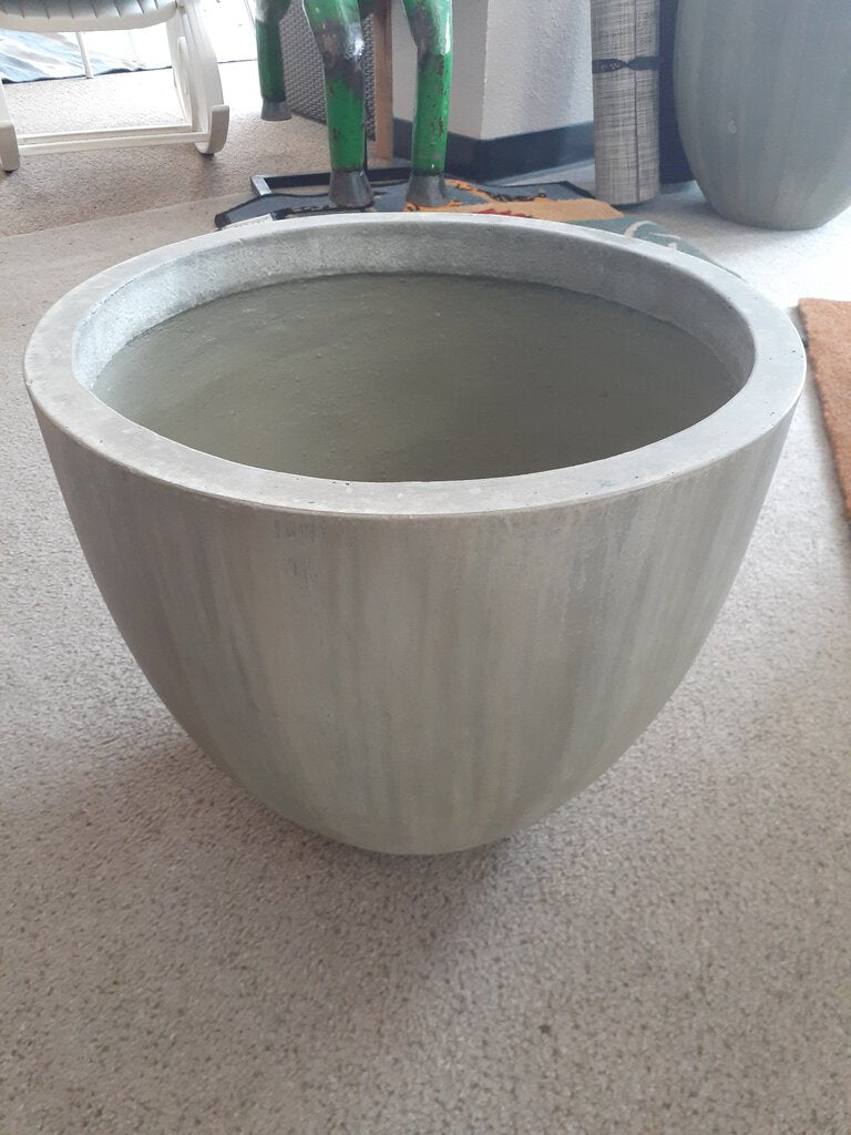 NEW Weathered Green Round Planter - Medium - 12002WG
