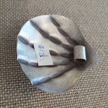 Load image into Gallery viewer, NEW Pendant - Thai Silver Clamshell

