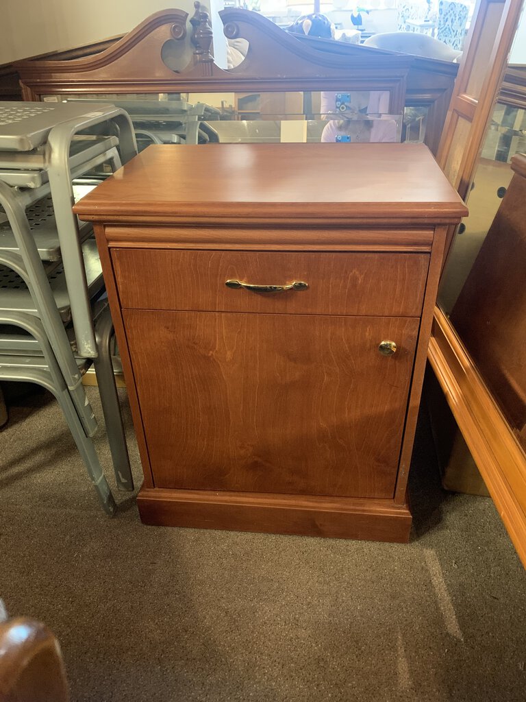 Bedside Cabinet w/wheels