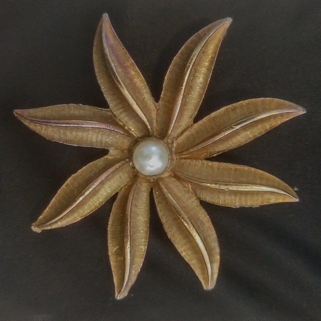 Vintage Gold Flower Brooch - Faux Pearl