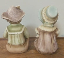 Load image into Gallery viewer, PAIR Andrea by Sadek Design Reg 6682 Figurines
