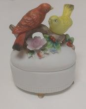 Load image into Gallery viewer, Vintage Lefton China 03433 Trinket Box - Red &amp; Yellow Birds
