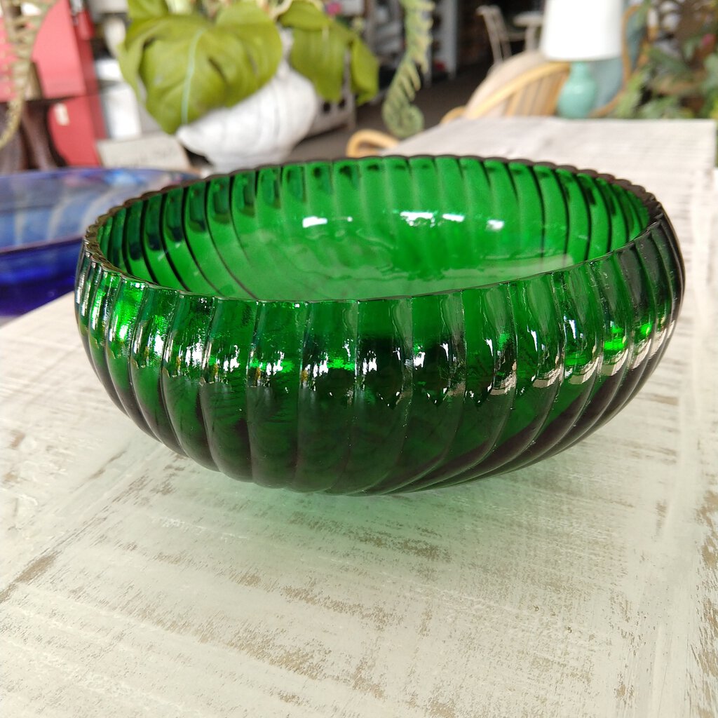 Vintage Emerald Green Glass Twisted Rimmed Bowl