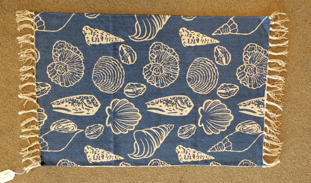 NEW 2' x 3' Blue Rug with White Shells